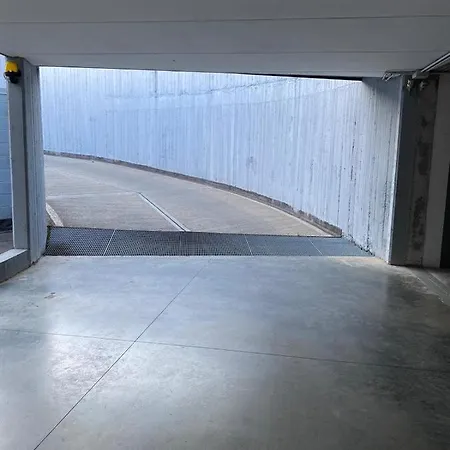 Largodoria - Viaarchivolto, Box Auto Privato Incluso شقة ألبينغا
